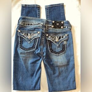 Miss Me jeans Sz 25X34
skinny Jewelled
Jeans Medium Wash women's jeans je53515X